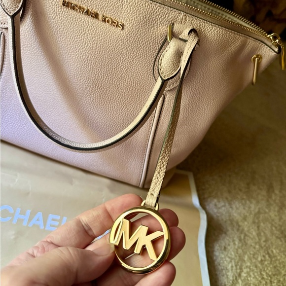 Large Michael Kors Pink Purse - Picture 2 of 12